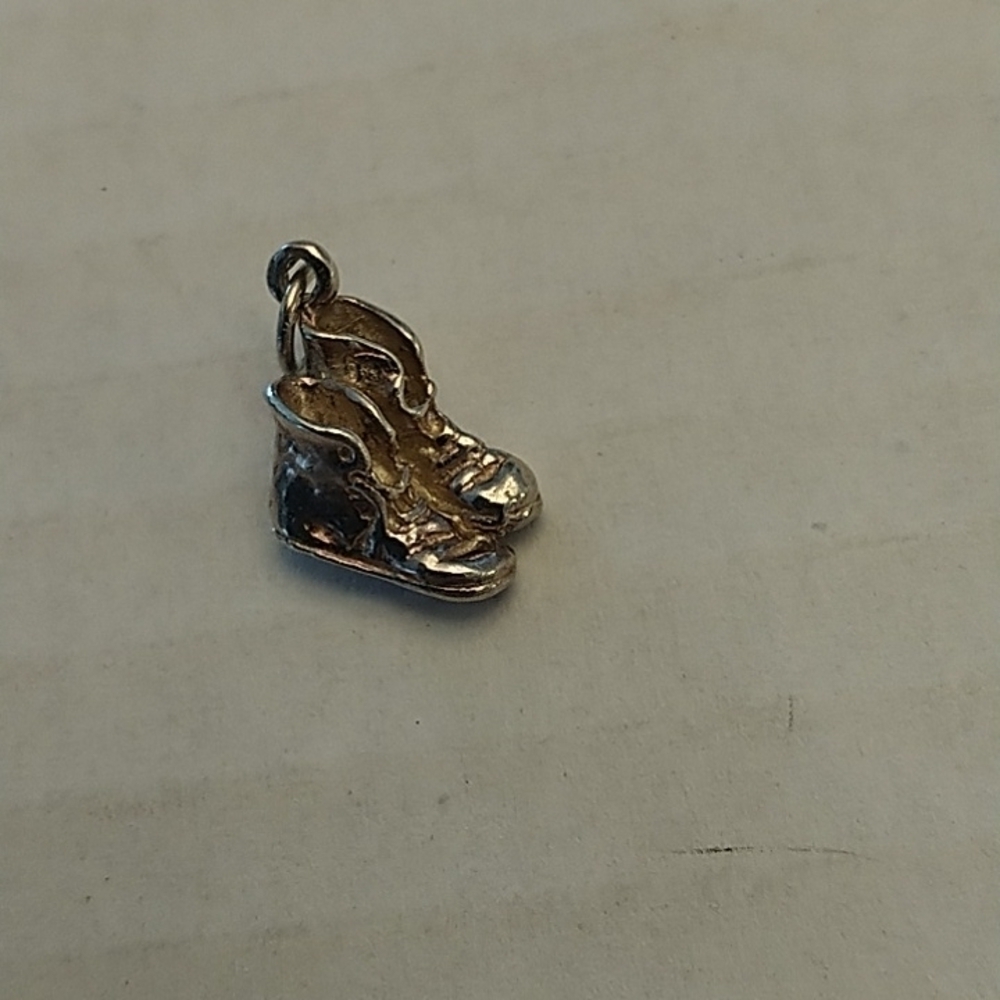 Set of 4 Charms..baby shoes, country boot, Holland Shoes. Fish Tale - Picture 5 of 8